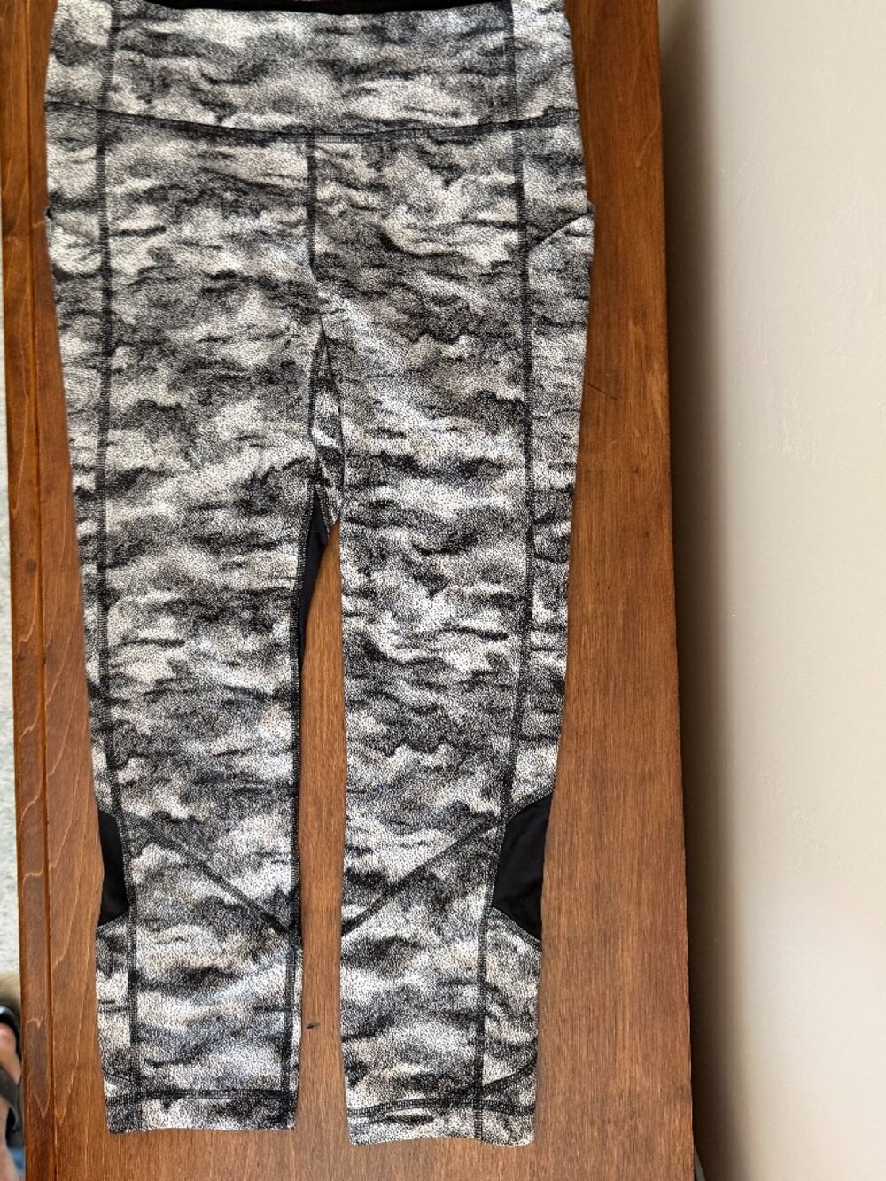 Lululemon Wunder Under Mid Rise Crop Legging Sz 6 Black White Pockets